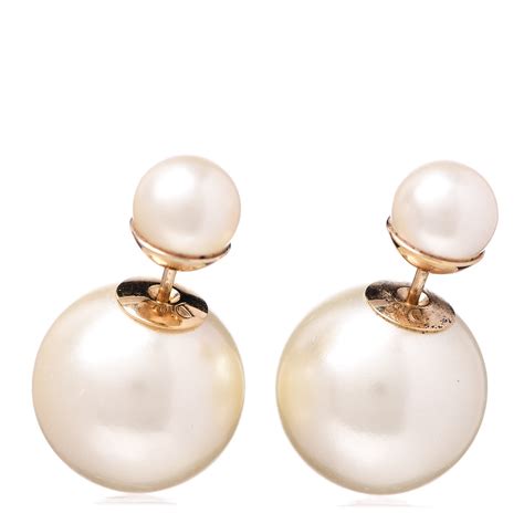 dior mise en dior pearl earring|Dior pearl earrings.